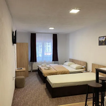 4 Vodenice krevet i doručak 3*