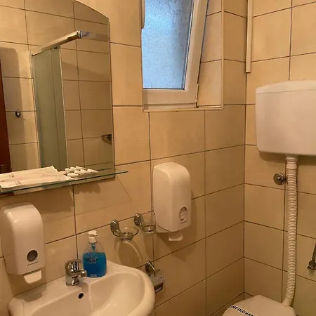 4 Vodenice krevet i doručak 3*